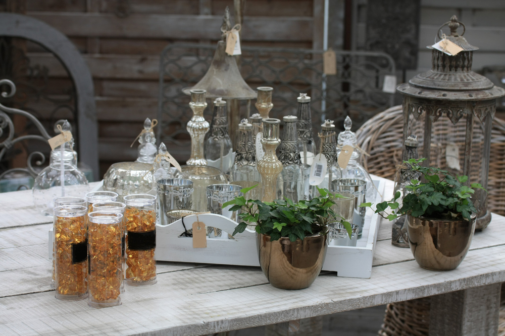 银色与白色家居装饰用品的艺术 打造简约优雅的现代空间