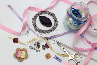 紫色艺术工坊 以剪贴簿与丝带打造复古与现代交织的手作美学